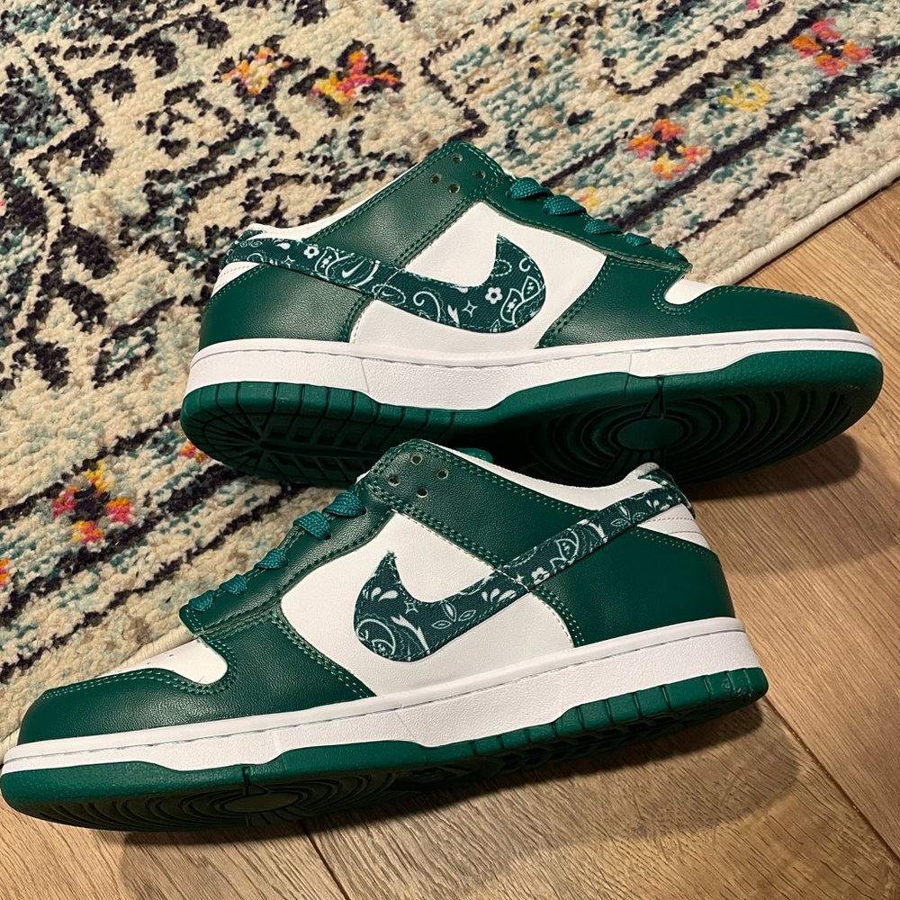 Men’s Nike dunks